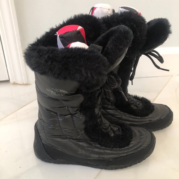 THE NORTH FACE Womens Alphy Nuptse Goose Down Boot Size 6 Black Faux Fur - Picture 2 of 10